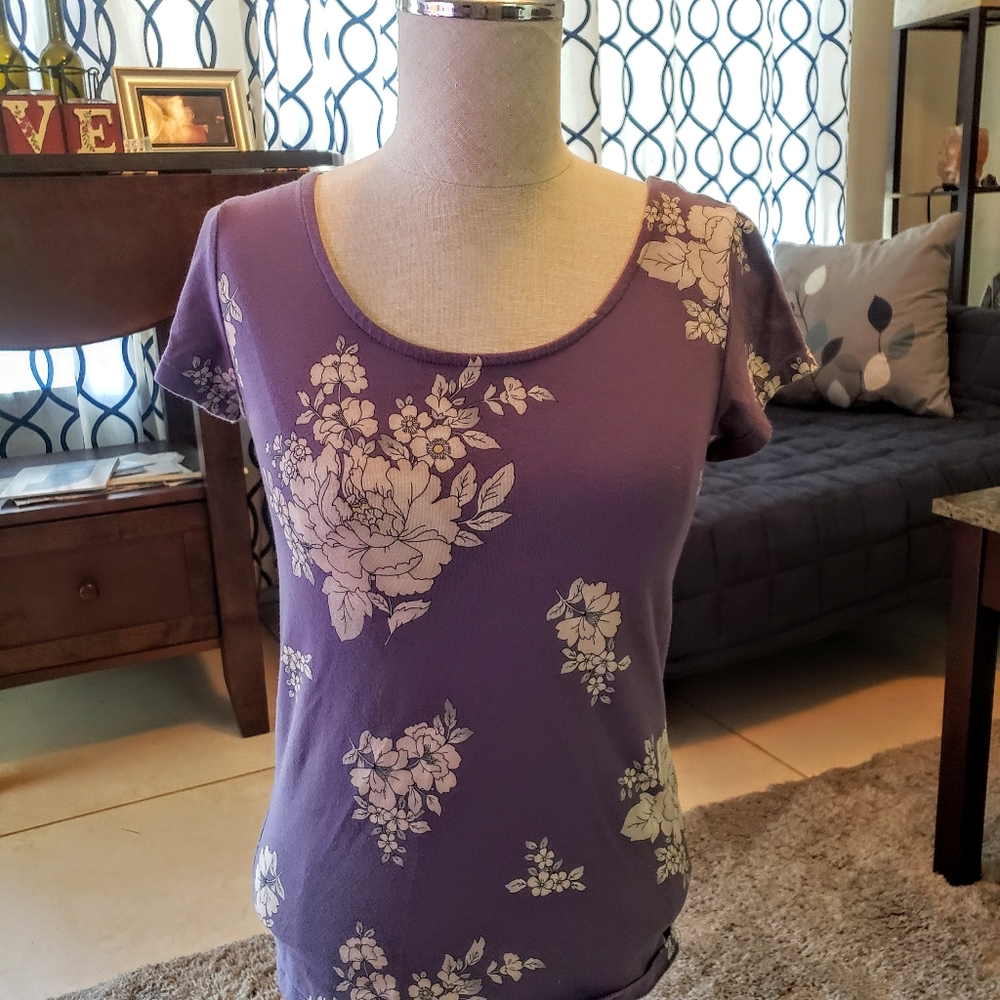 LAST CHANCE Aeropostale purple flower top